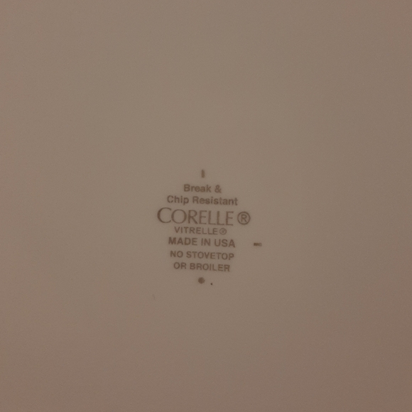 Set of 4 Corelle Dinner Plates - Picture 2 of 3